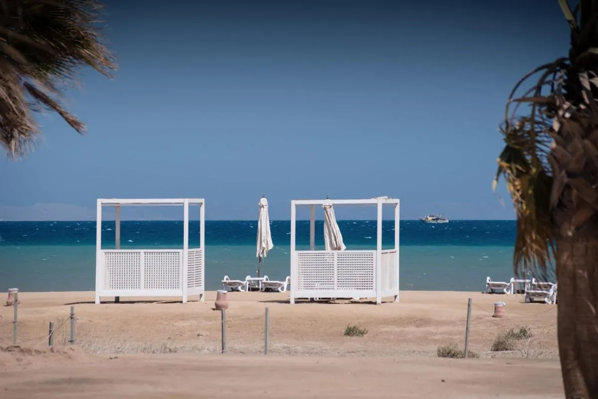 Image 4 of Epic & Exquisite 2 BR w Beach & Pool Mangroovy