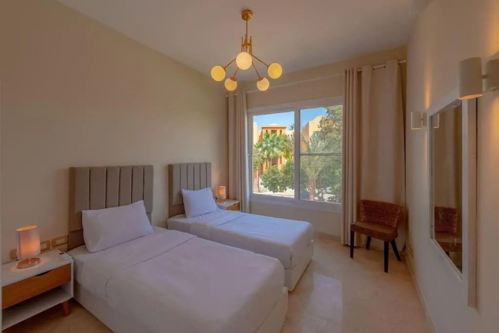 Image 1 of Gorgeous 3BR Townhouse in South Marina. Pool view