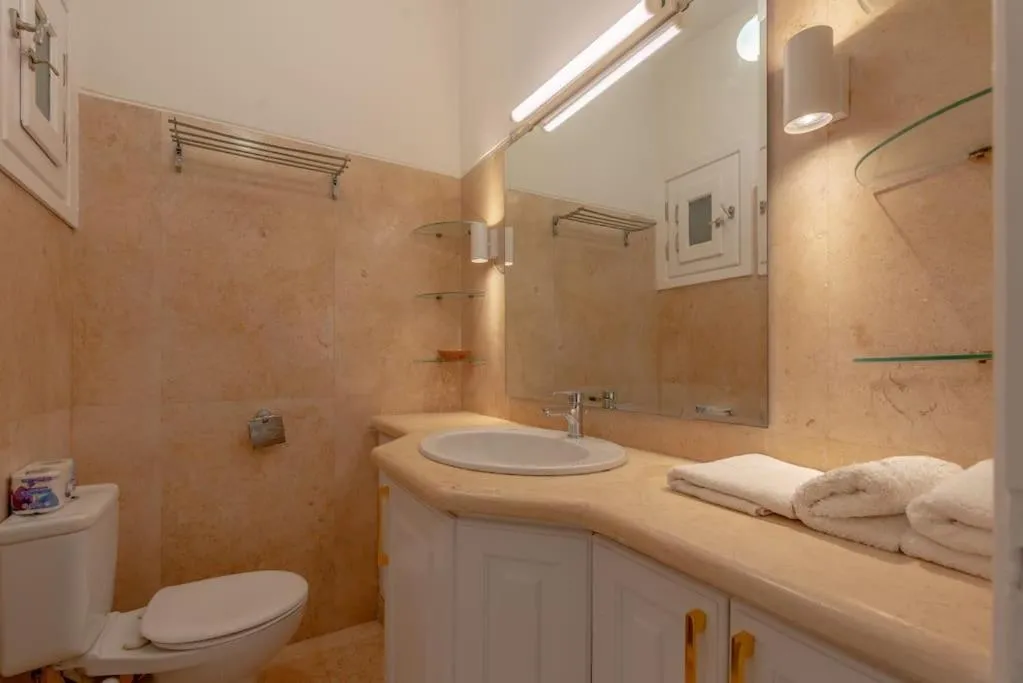 Image 2 of Gorgeous 3BR Townhouse in South Marina. Pool view