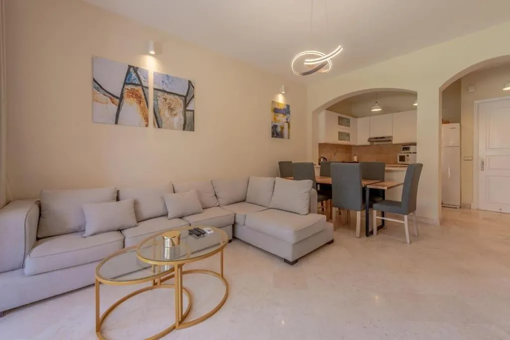 Image 4 of Gorgeous 3BR Townhouse in South Marina. Pool view