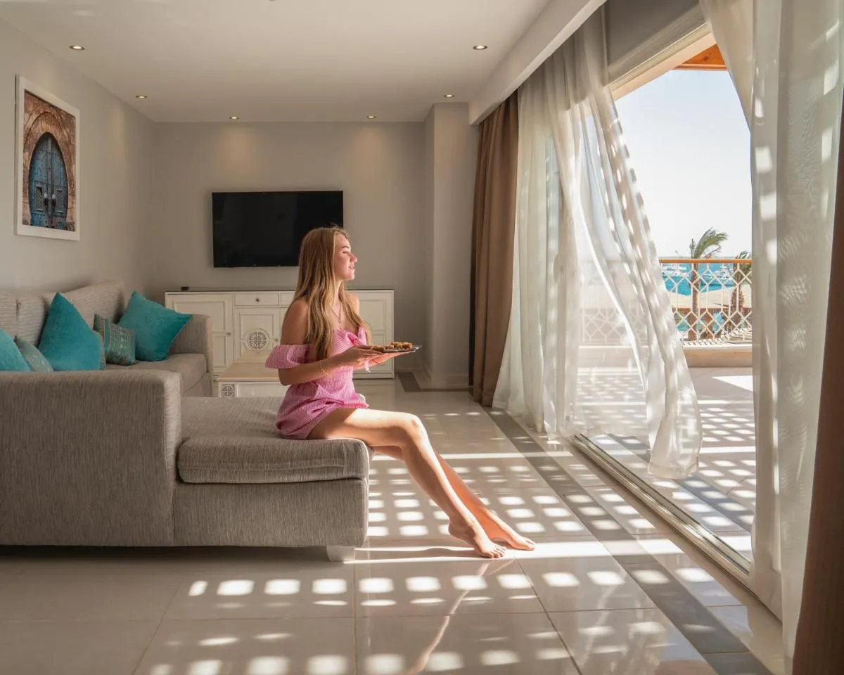 Image 3 of Grand Palace – Couples only 18 years plus