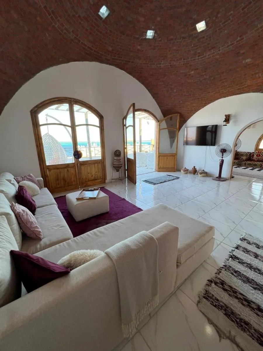 Image 3 of Immaculate 3-Bed Apartment sea view