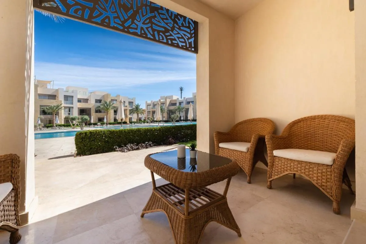 Image 2 of Jazzy 1BDR w Outdoor Pool View Terrace Free Pool & Beach Access