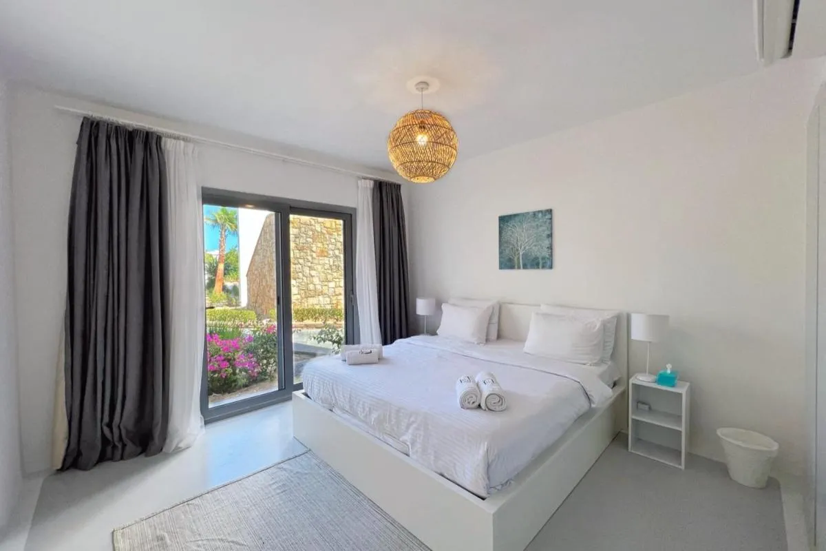 Image 2 of Lagoonfront Easy 1BDR Swan Lake El Gouna