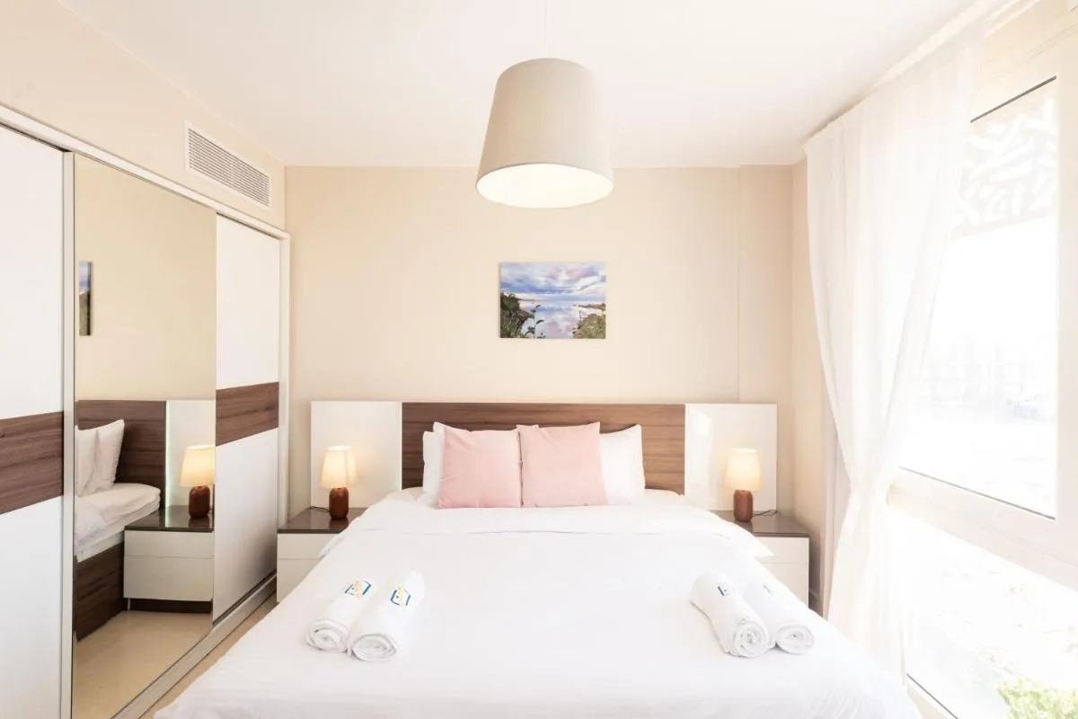 Image 2 of Luxe 3BDR w Private Rooftop Jacuzzi & Beach Access