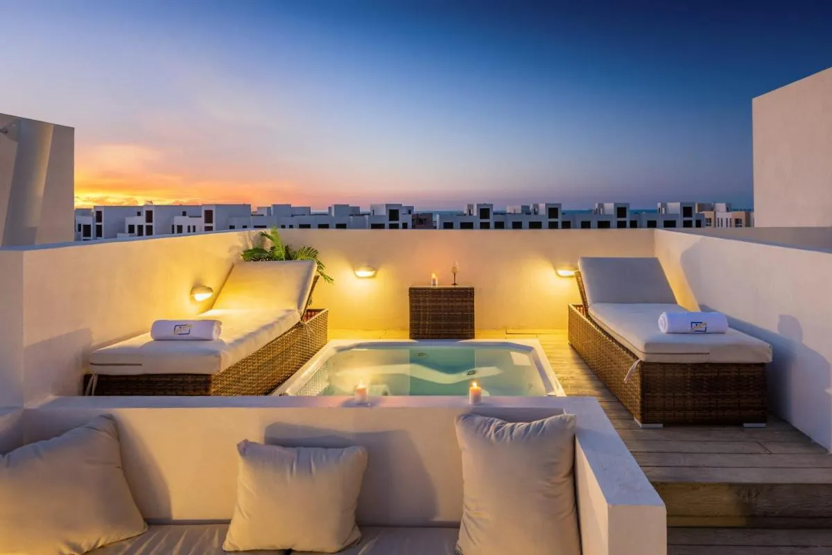 Image 1 of Luxe 3BDR w Private Rooftop Jacuzzi & Beach Access