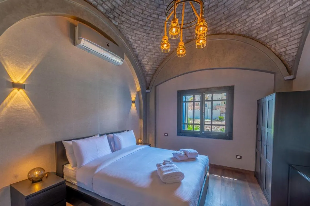 Image 1 of Luxury Villa with pool heated