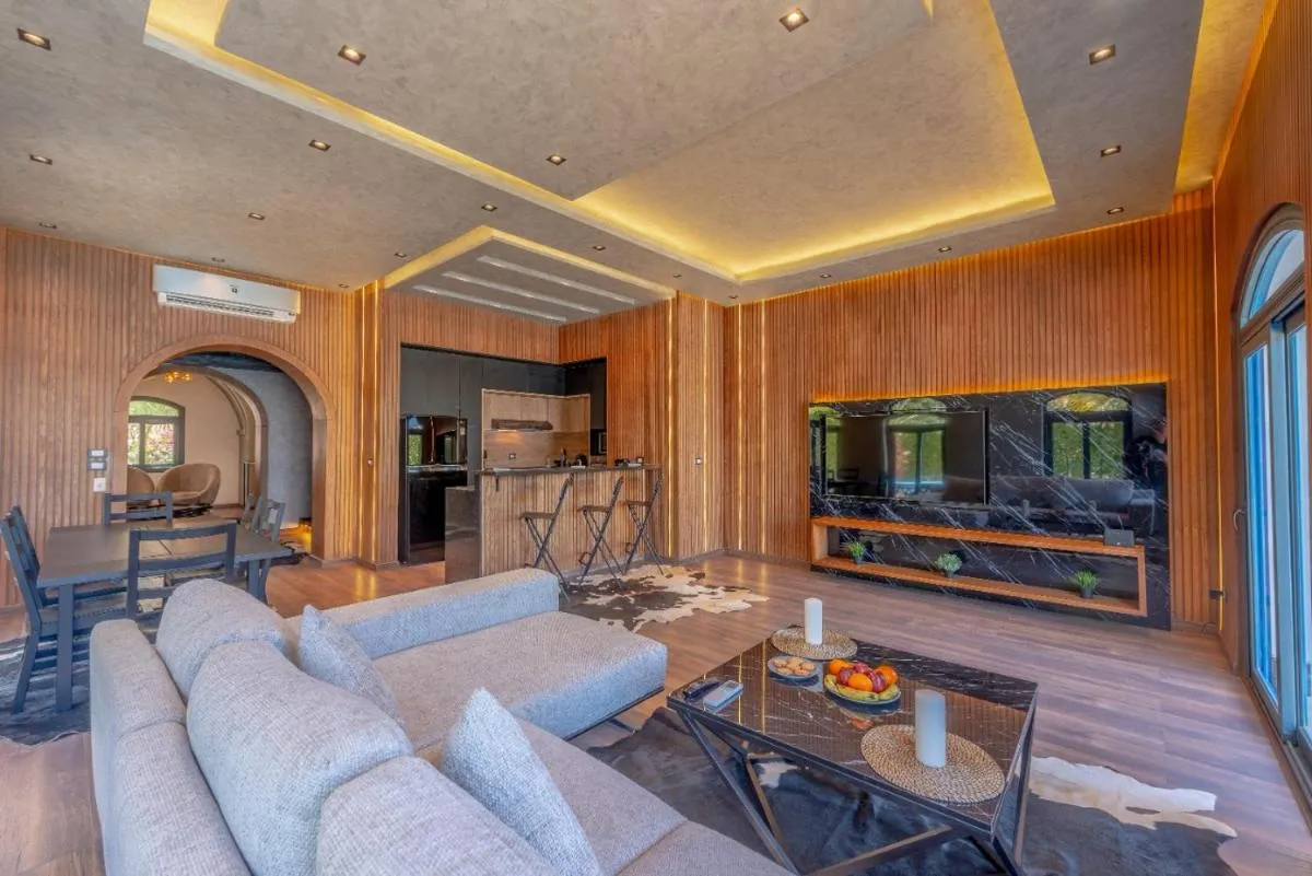 Image 5 of Luxury Villa with pool heated