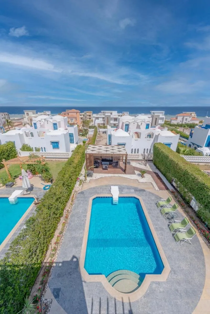 Image 4 of Luxury Villa with pool heated