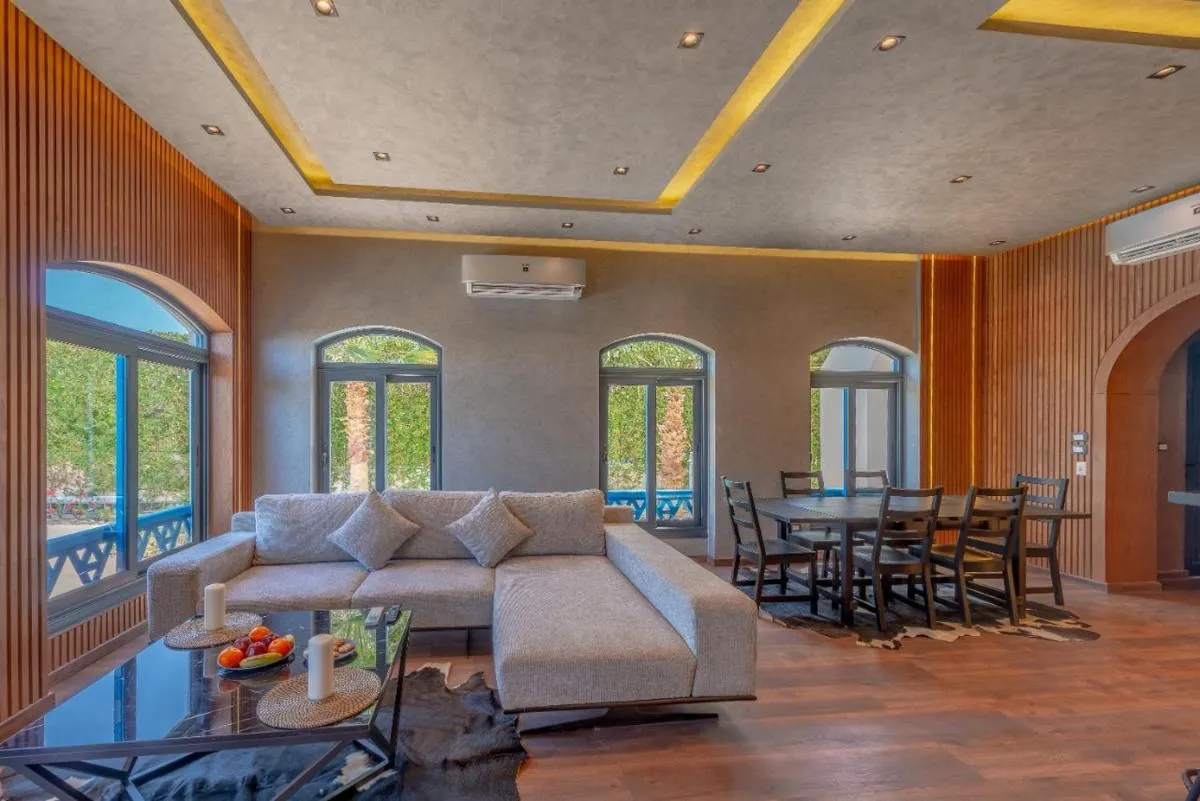 Image 2 of Luxury Villa with pool heated