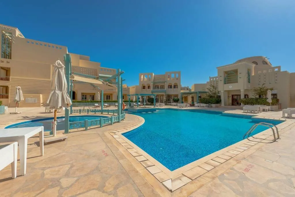 Image 3 of Marina Mosaique 1 BR Apartment with Pool view