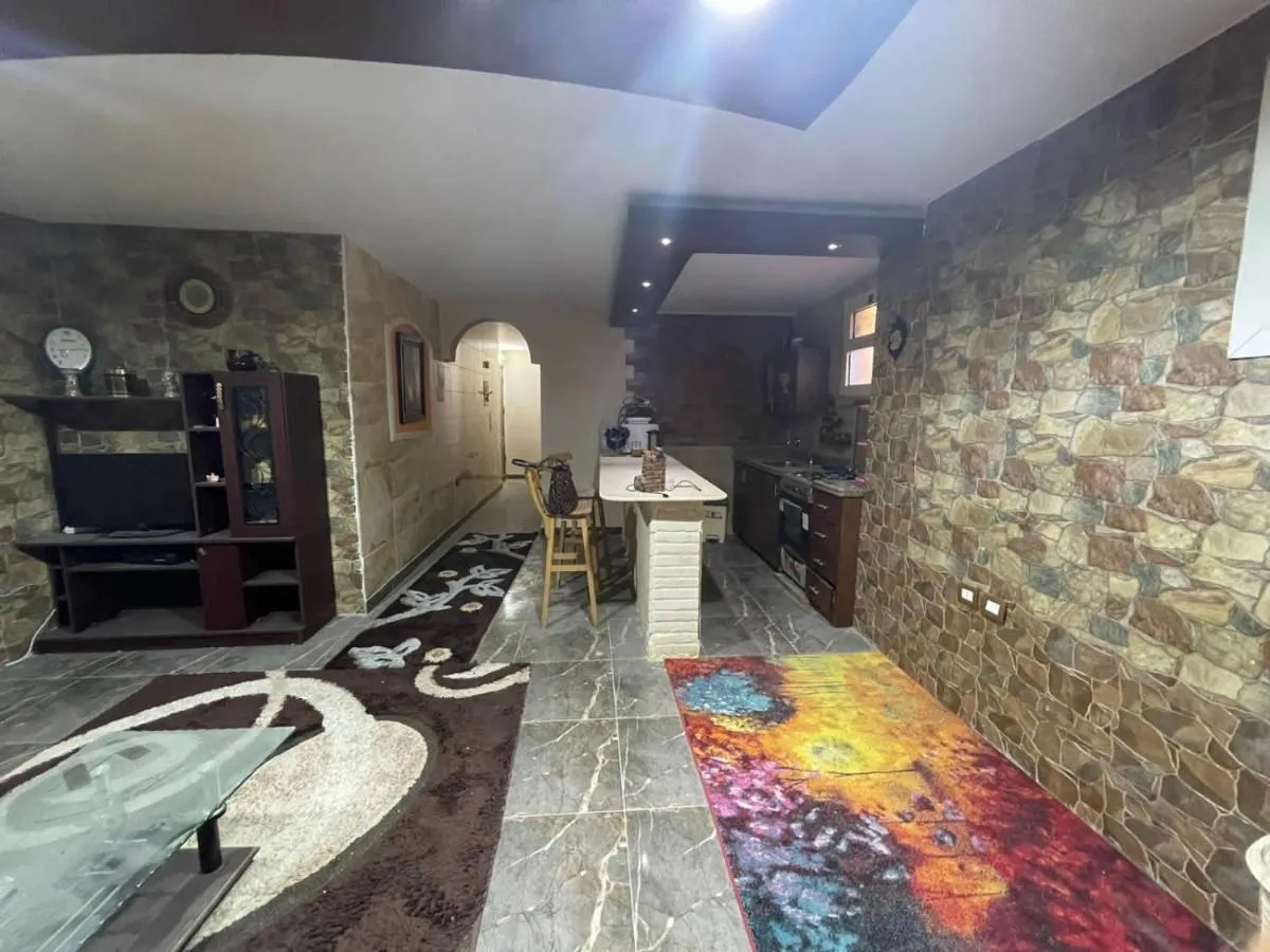 Image 2 of Marvel house HRG