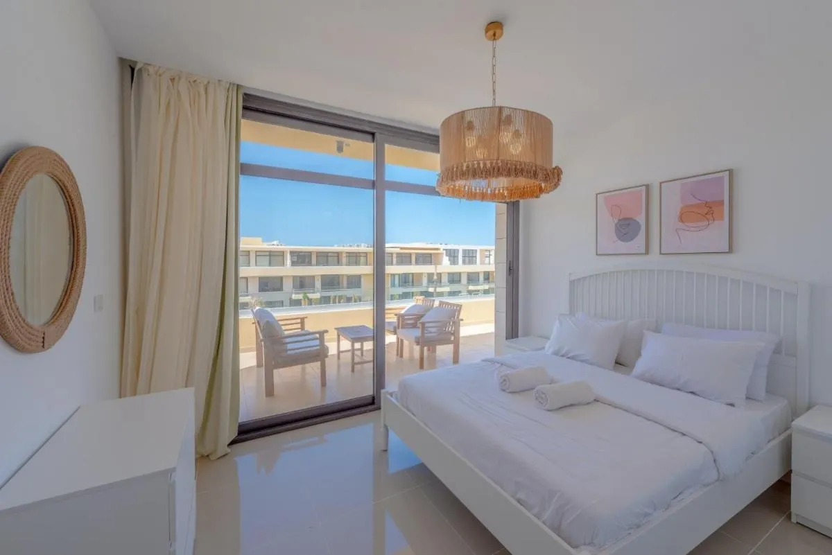 Image 1 of Modern 2-Bedroom Penthouse G-Cribs Pool view