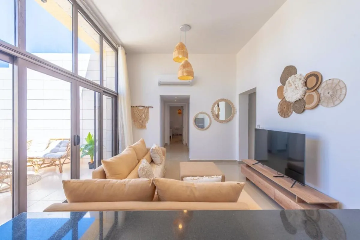 Image 5 of Modern 2-Bedroom Penthouse G-Cribs Pool view