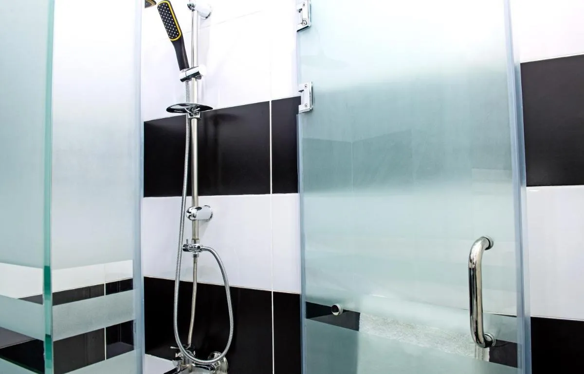 Image 2 of Rare New Marina Hotspot With Fast Free WIFI, Balcony & Pool – Western Standards – Sheraton Plaza 414