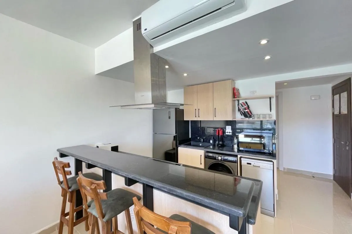 Image 3 of Refreshed & Uplifted 2 BDR G Cribs