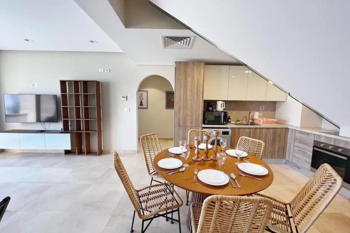 Image 3 of Spectacular & Soaring 2 BDR w Private Rooftop Jacuzzi & Beach Access