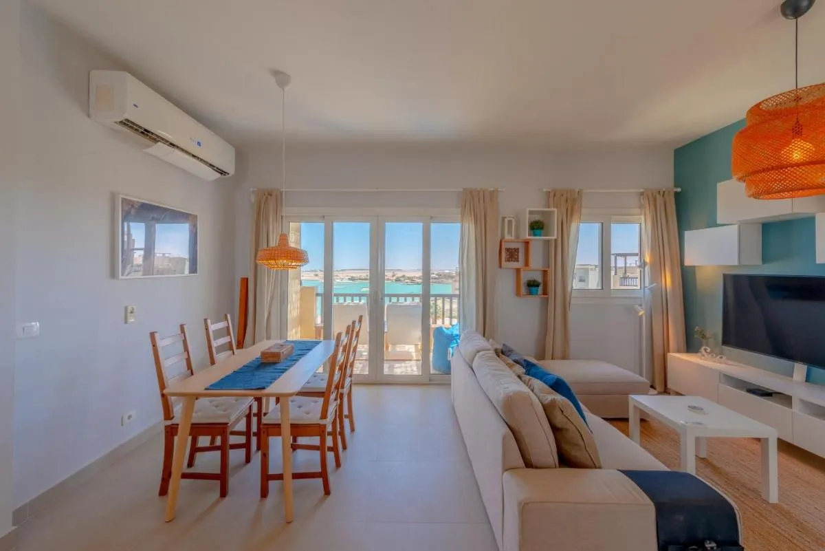 Image 5 of Sunny 2 Bedroom + Private Roof Terrace Lagoon View