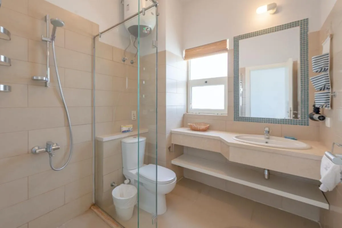 Image 2 of Sunny 2 Bedroom + Private Roof Terrace Lagoon View