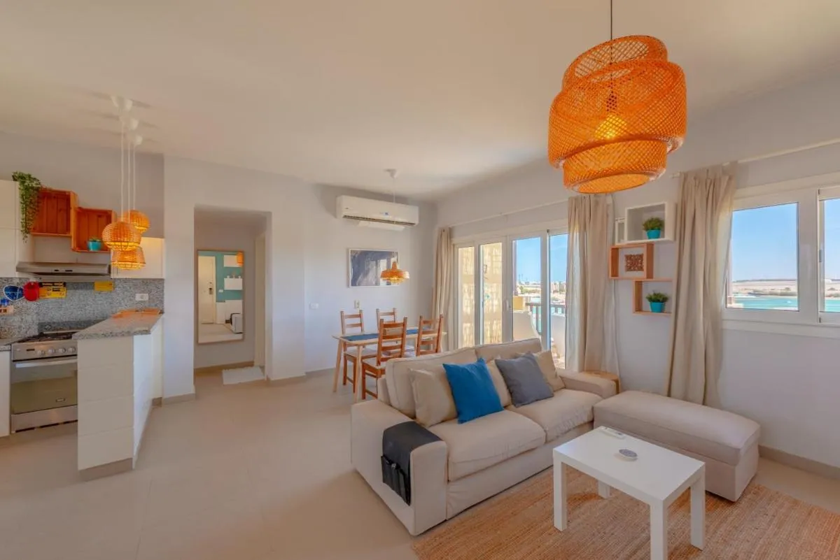 Image 4 of Sunny 2 Bedroom + Private Roof Terrace Lagoon View