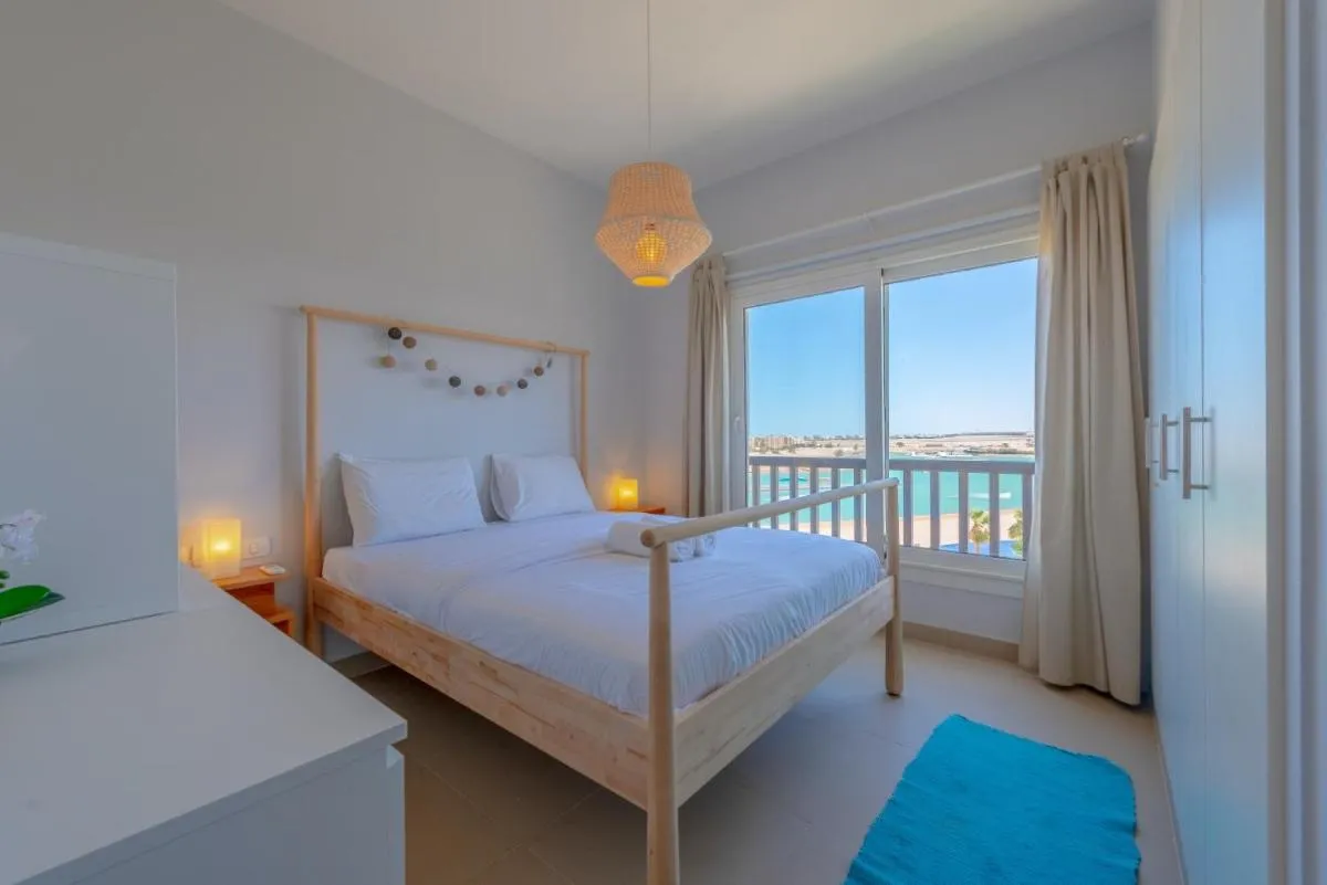 Image 1 of Sunny 2 Bedroom + Private Roof Terrace Lagoon View