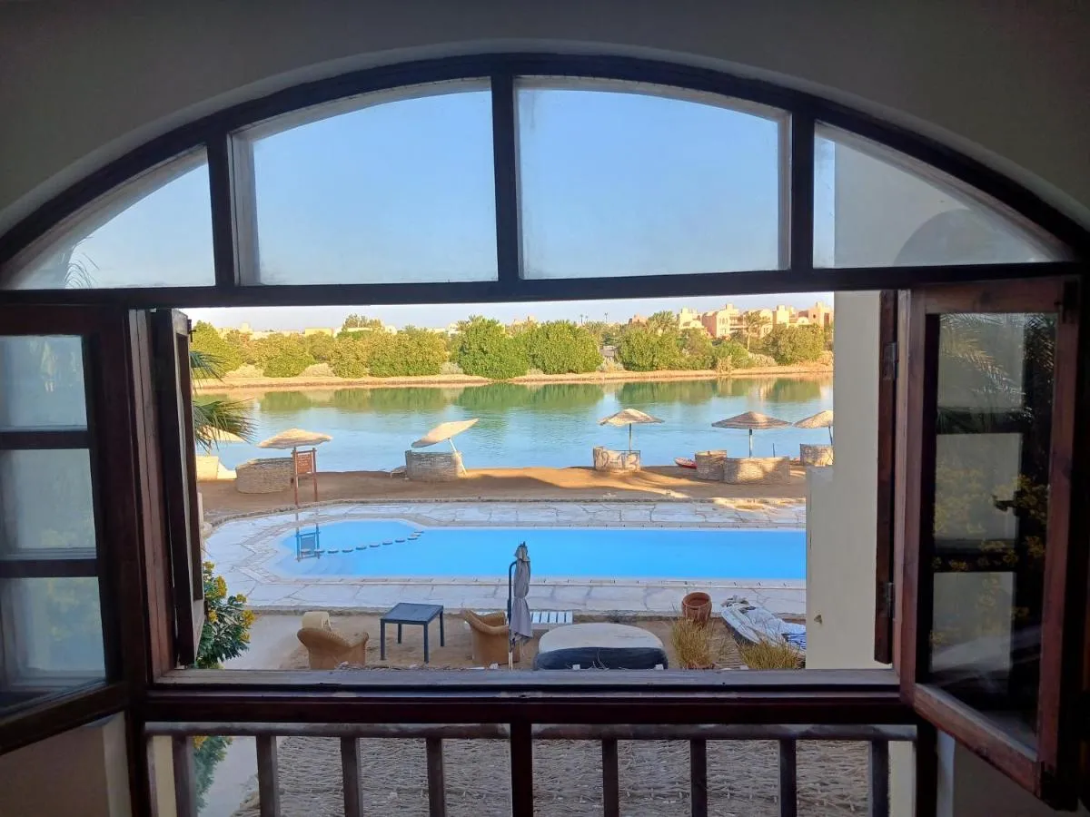 Image 1 of West golf 2bedroom