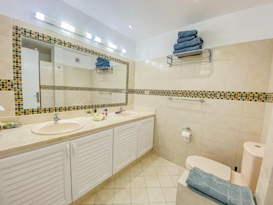 Image 2 of 2-BR Penthouse with roof terrace in Abu Tig Marina