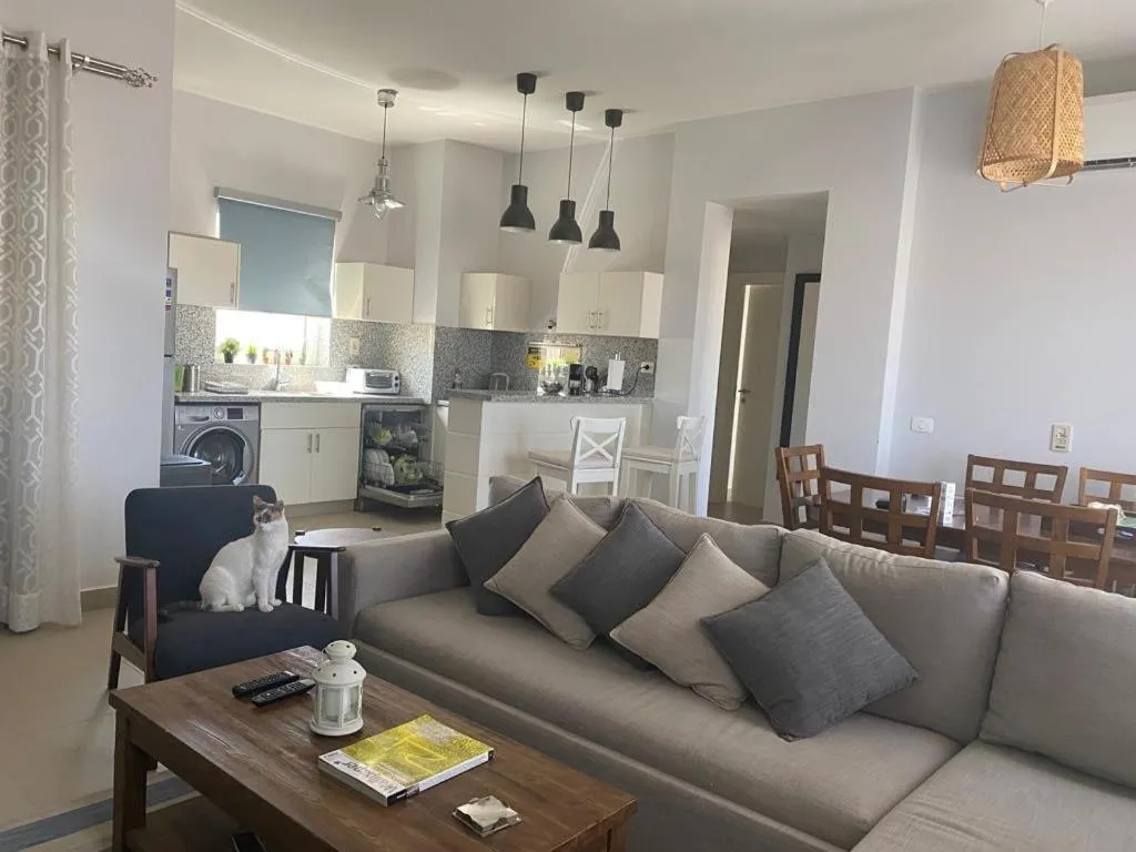 Image of 2 Bedrooms Apartment with Pool & Lake Views