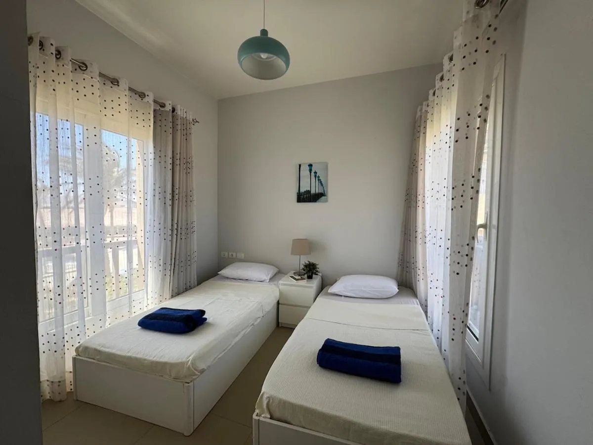 Image 6 of 2 Bedrooms Apartment with Pool & Lake Views