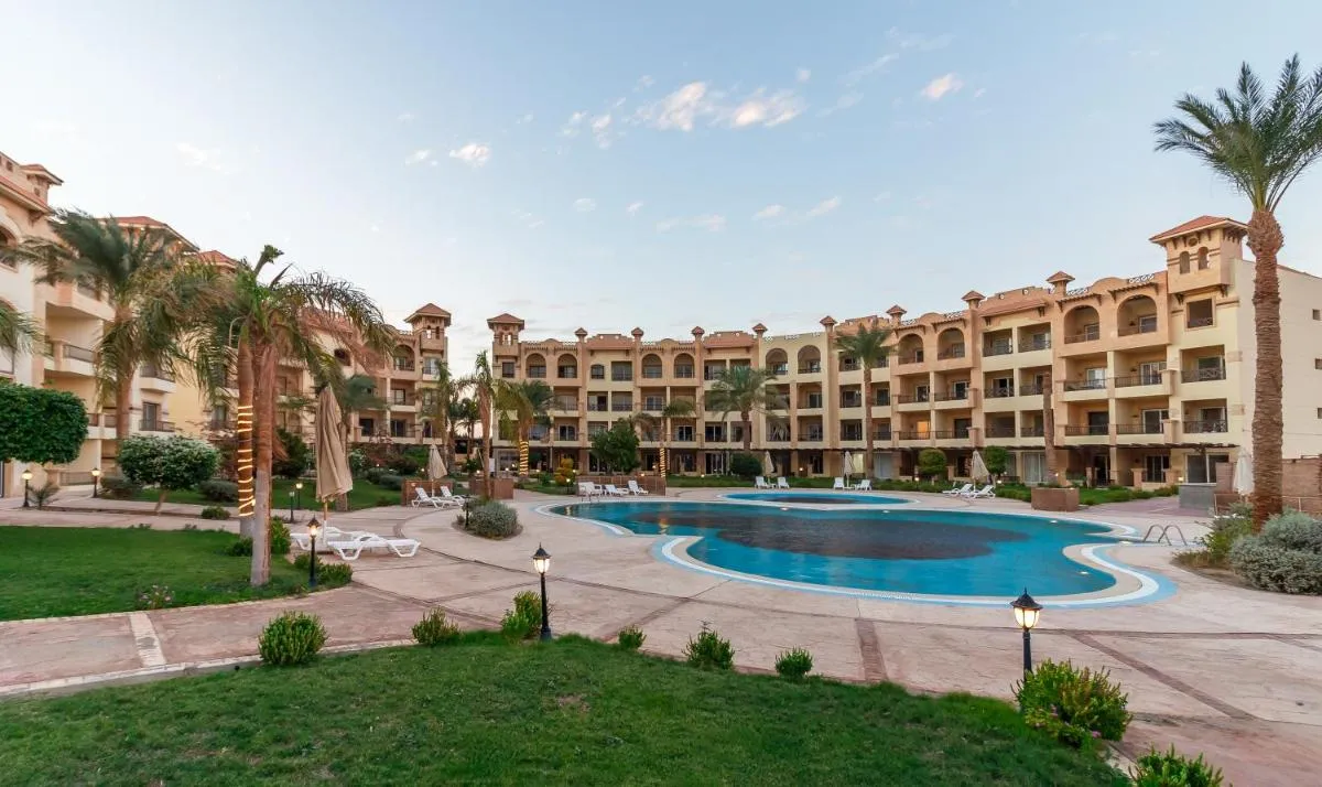 Image 2 of Al Saraya Sahl Hasheesh by Peaks