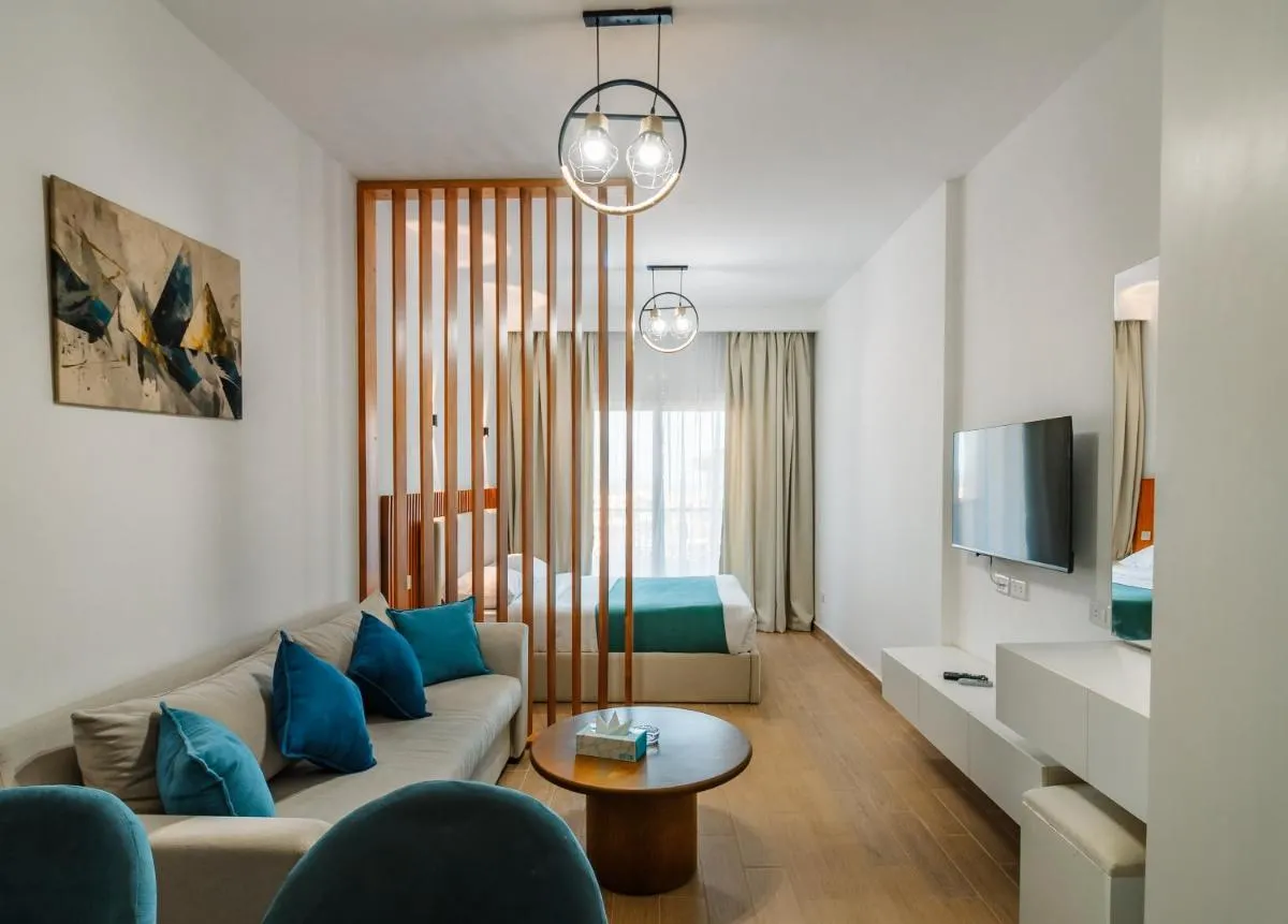 Image 5 of Al Saraya Sahl Hasheesh by Peaks