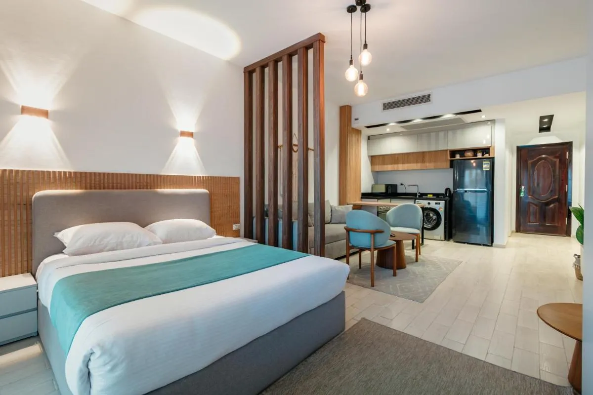 Image 1 of Al Saraya Sahl Hasheesh by Peaks