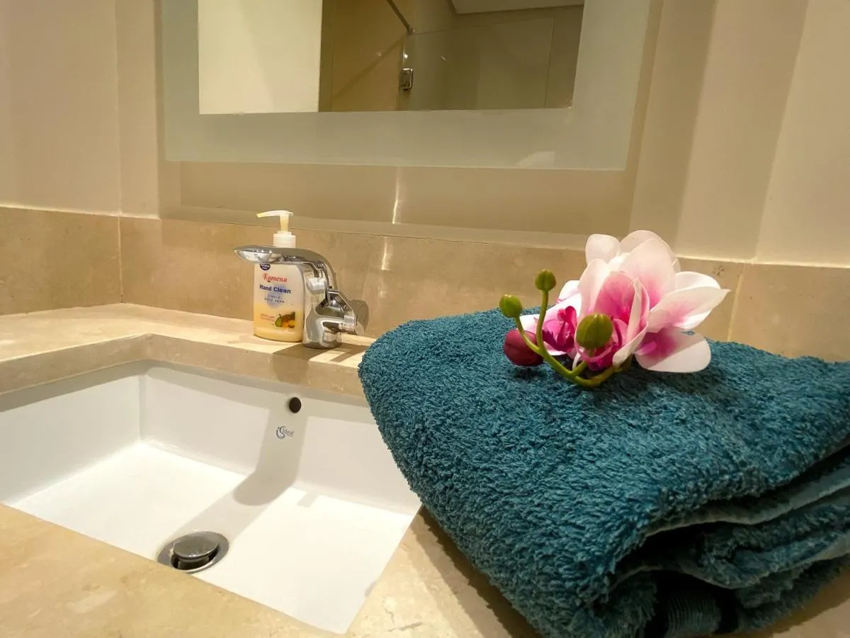 Image 2 of Apartment with large terrace & nice pool area