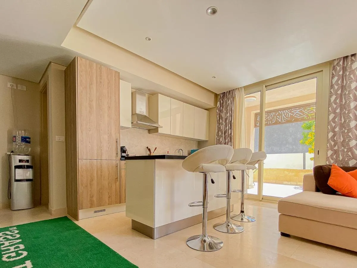 Image 3 of Apartment with large terrace & nice pool area