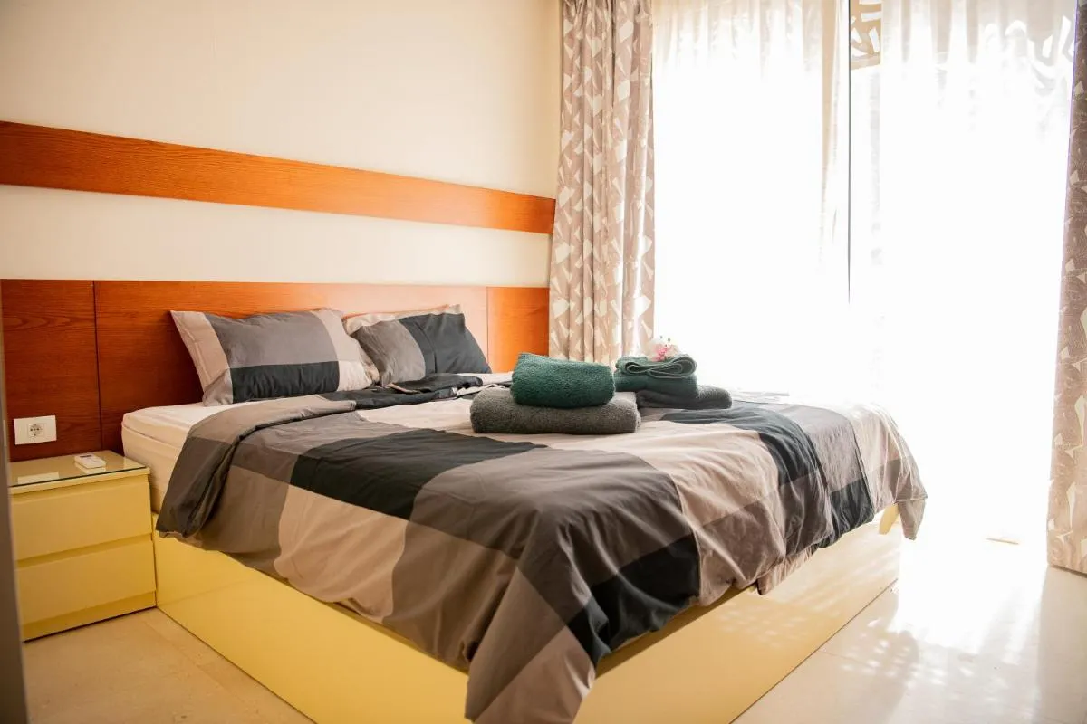 Image 6 of Apartment with large terrace & nice pool area