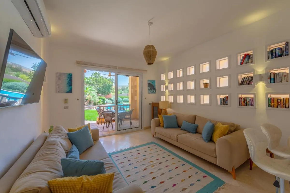 Image 5 of Charming Apartment with Pool in prime location