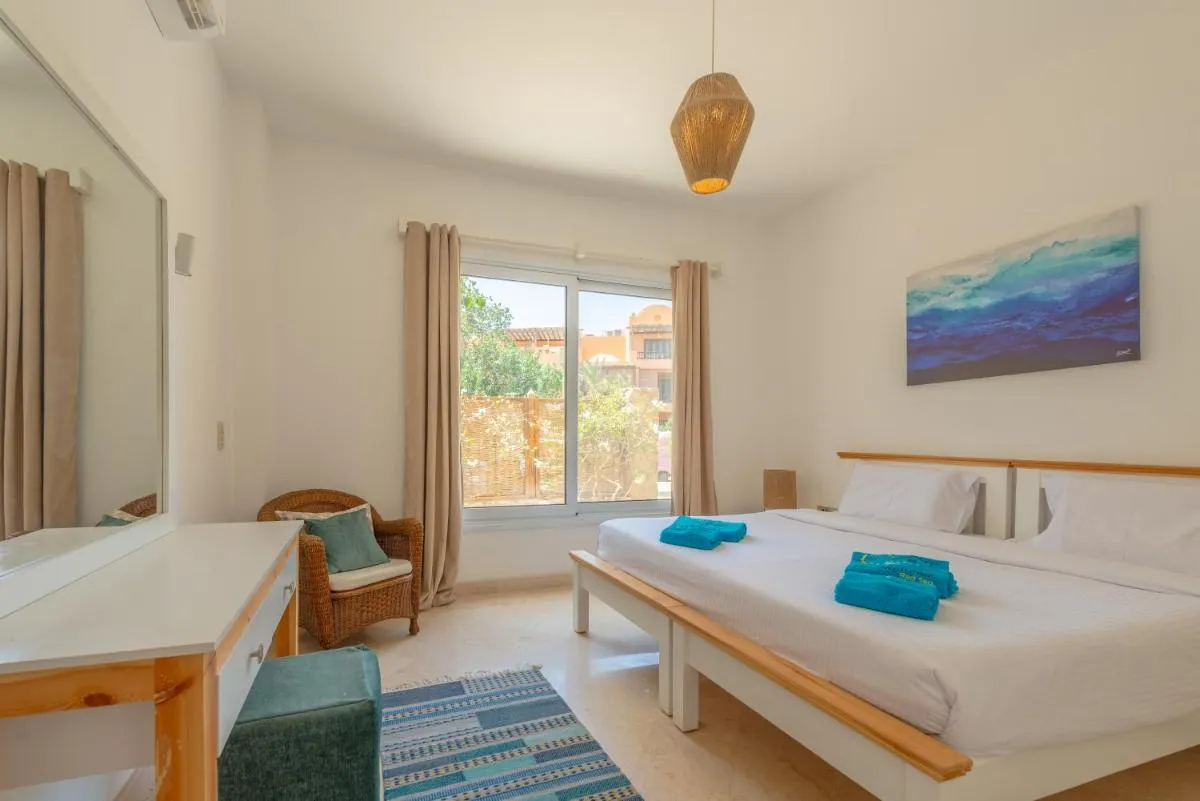 Image 1 of Charming Apartment with Pool in prime location