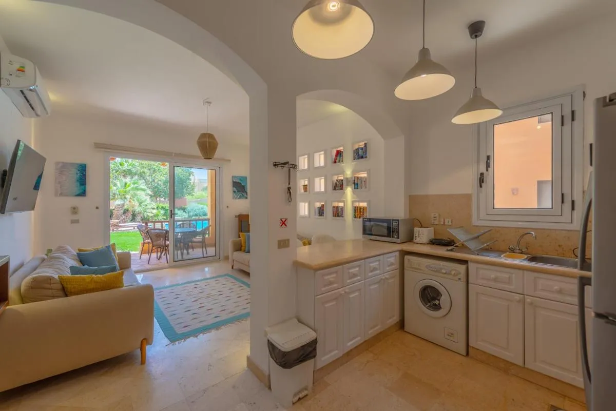 Image 4 of Charming Apartment with Pool in prime location