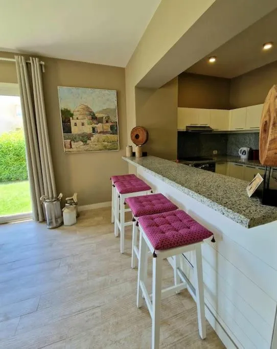 Image 4 of Cheerful space with a huge garden and pool