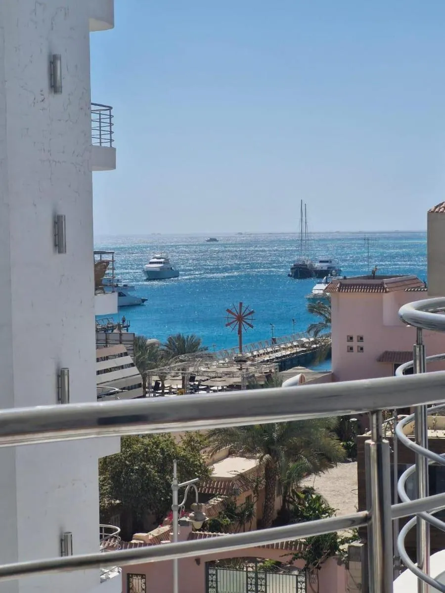 Image 3 of Diamond Resert