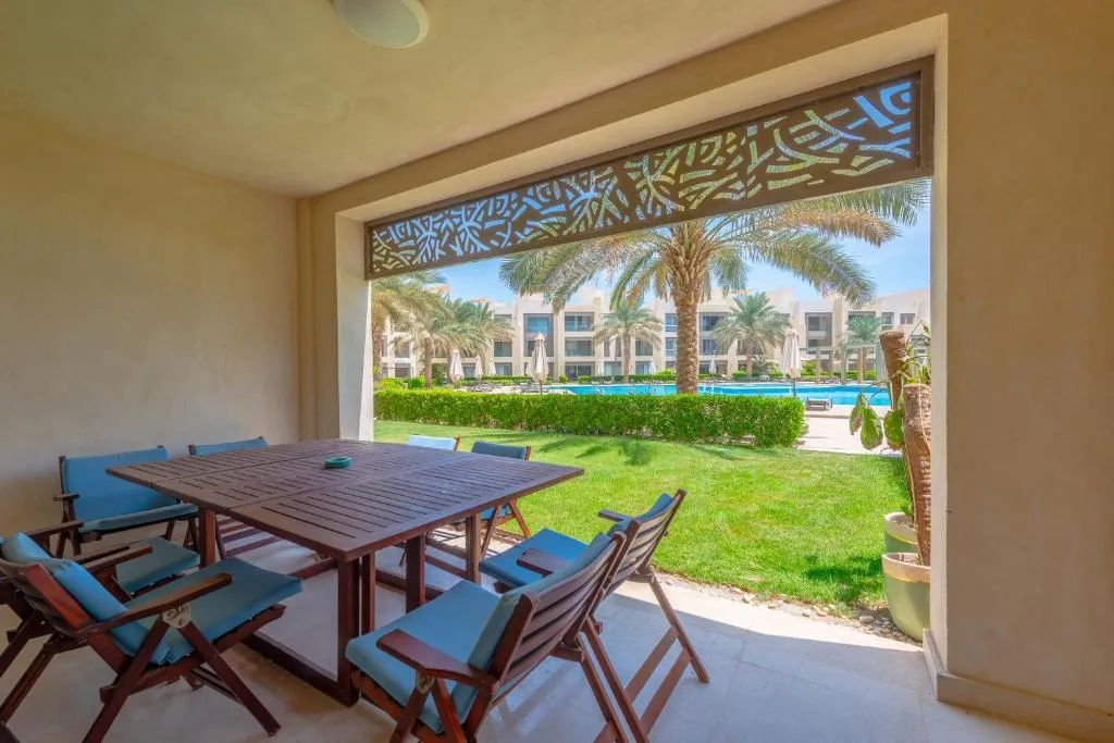 Image of Elegant apartment with pool and beach access