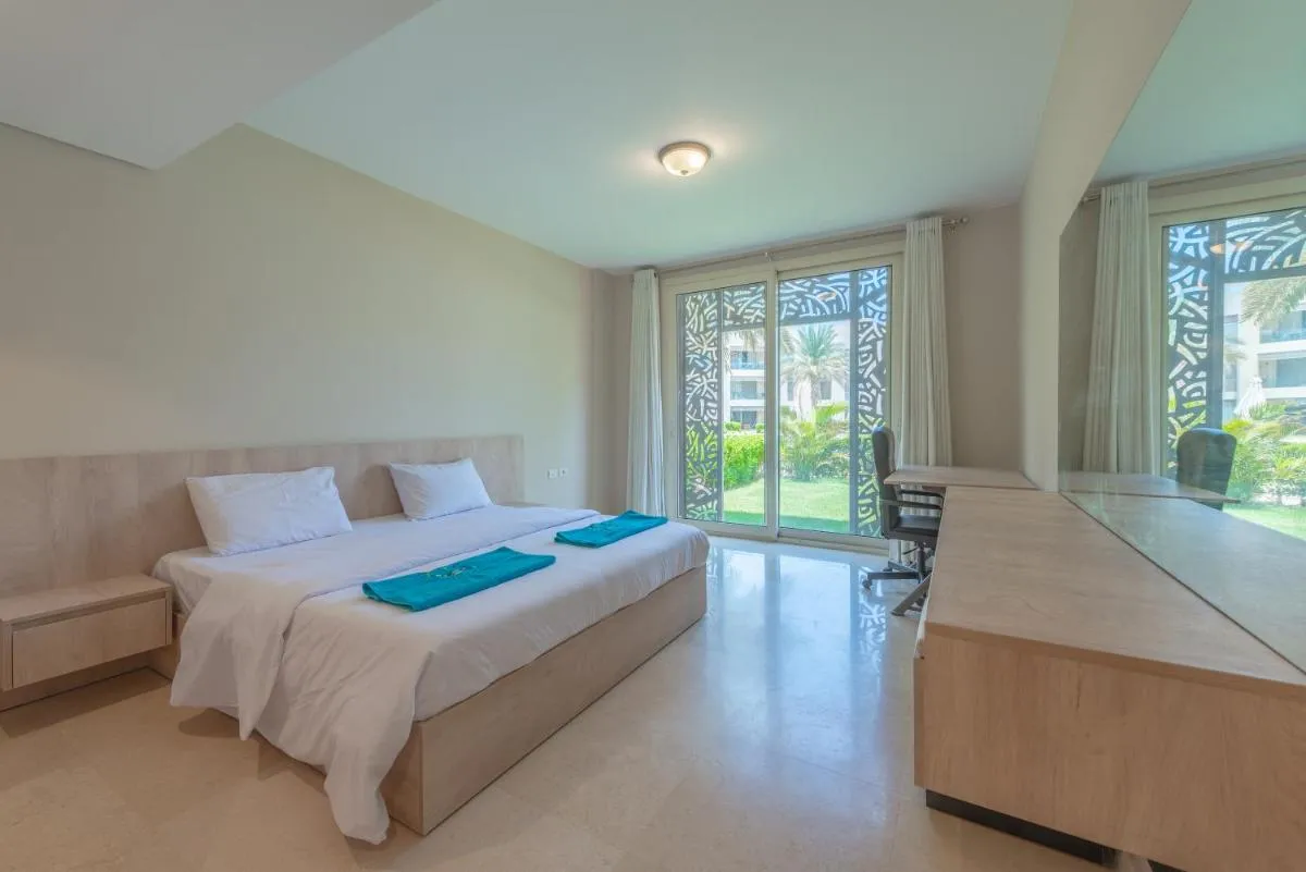 Image 1 of Elegant apartment with pool and beach access