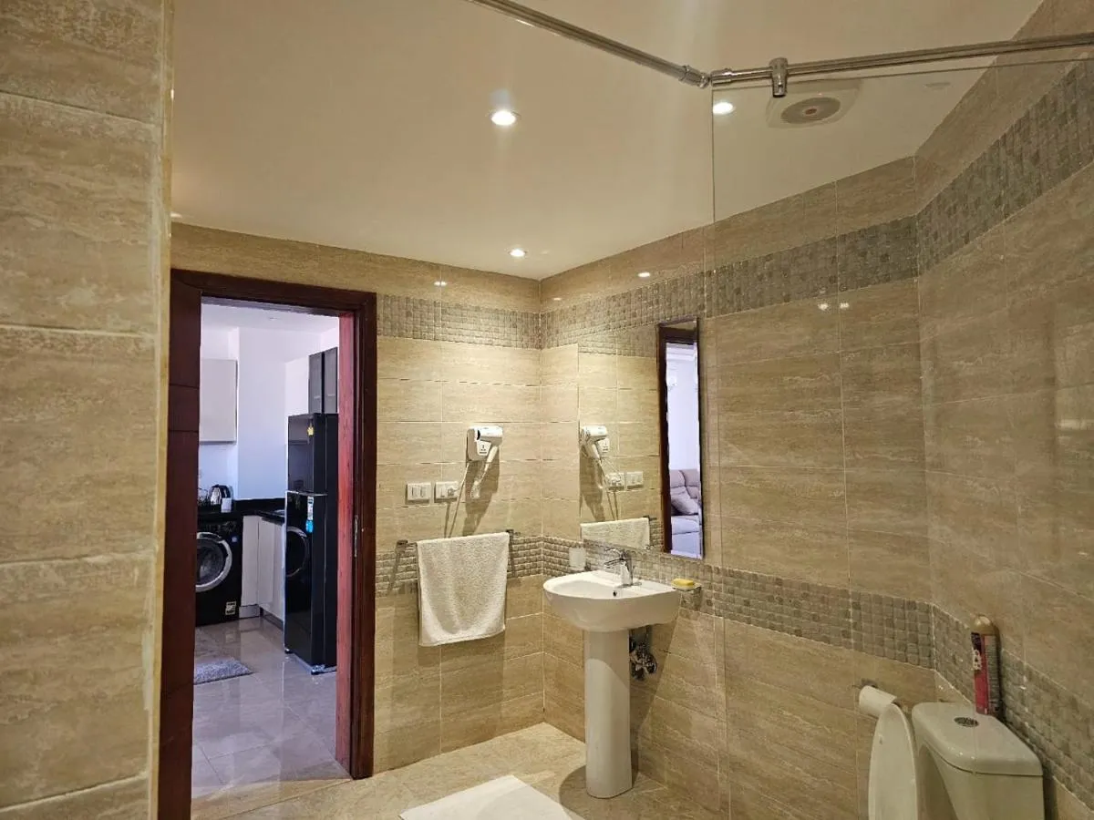 Image 2 of Elhambra First Avenue