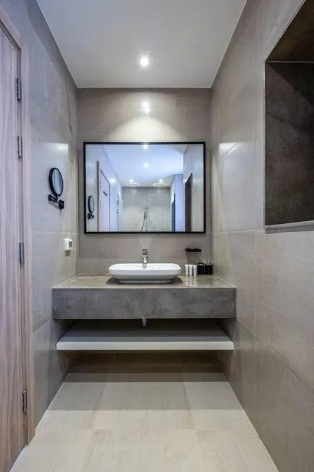 Image 3 of Freshly Minted: Fanadir Marina