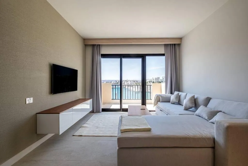 Image 4 of Freshly Minted: Fanadir Marina