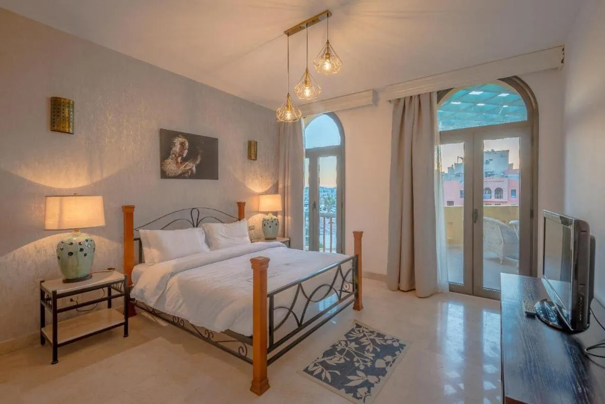 Image 1 of Heated Jacuzzi 2BR Apartment on Yacht view