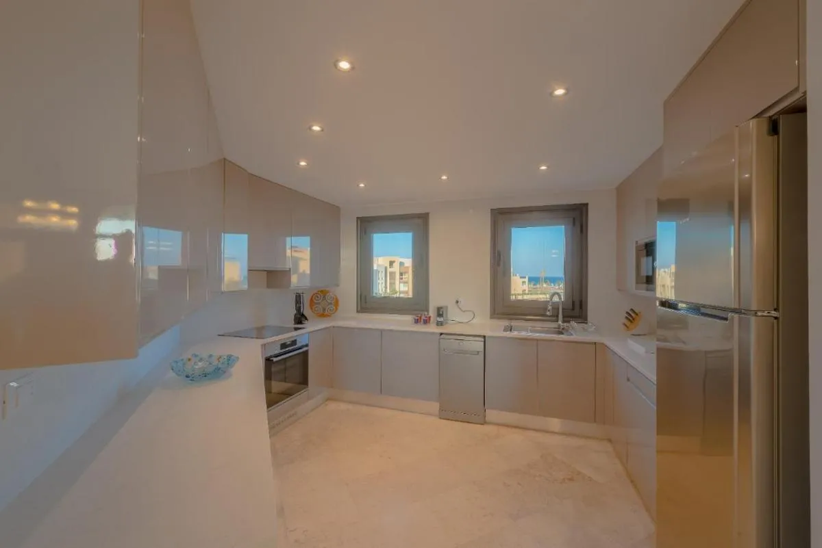 Image 2 of Heated Jacuzzi 2BR Apartment on Yacht view