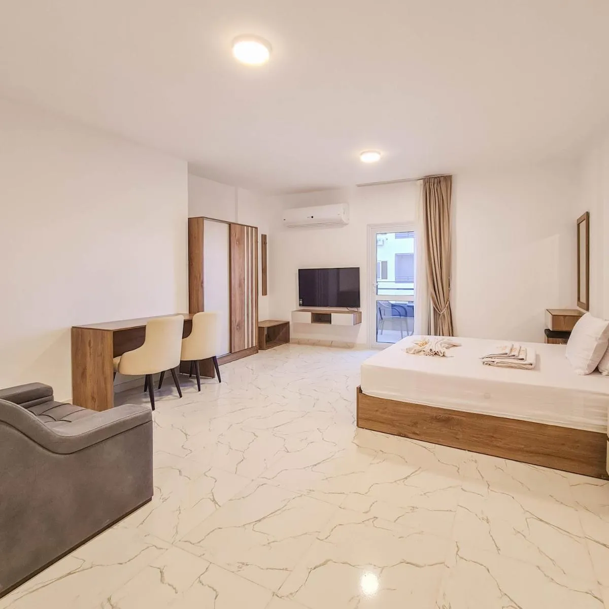 Image 6 of La Prestigia