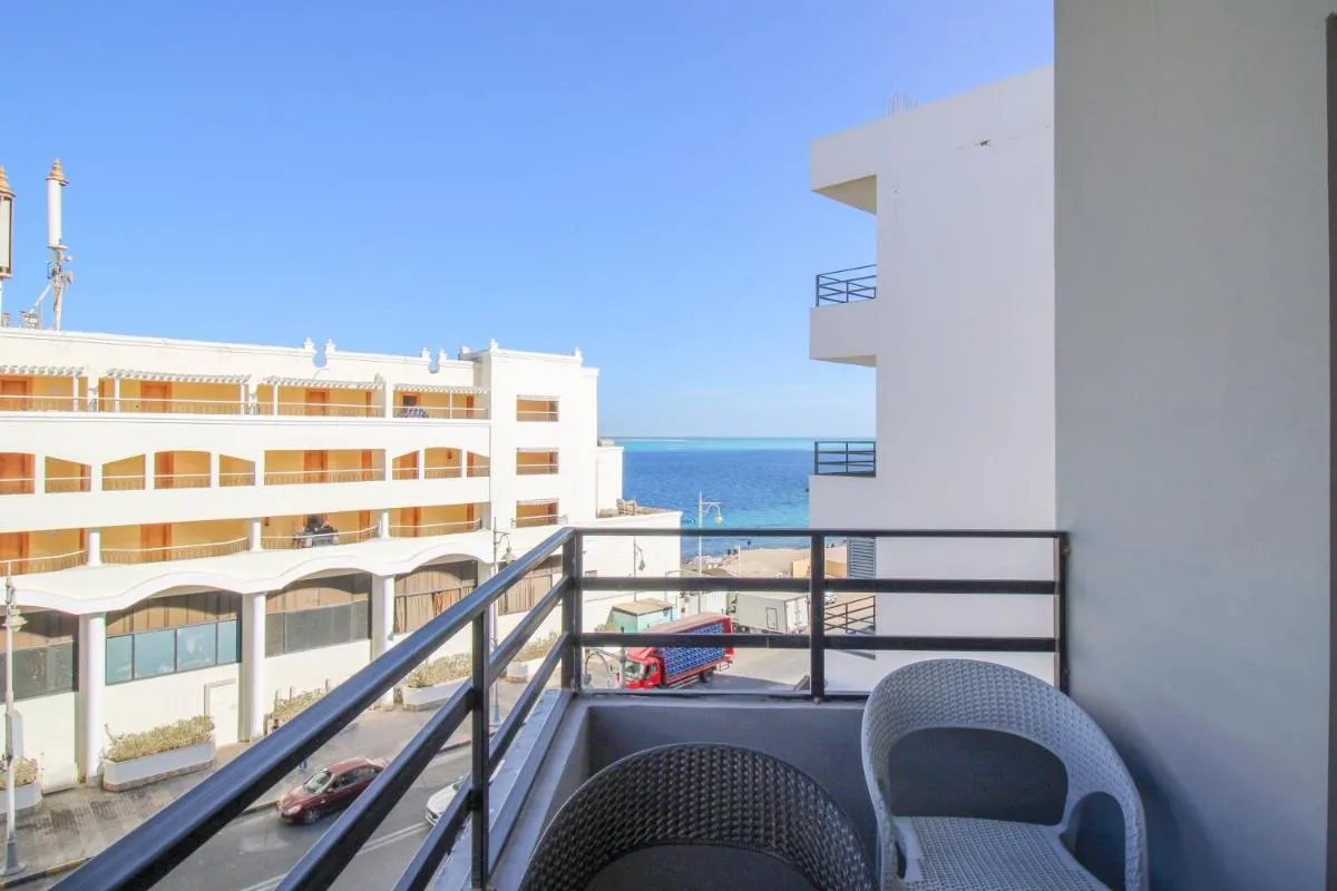 Image 5 of La Prestigia