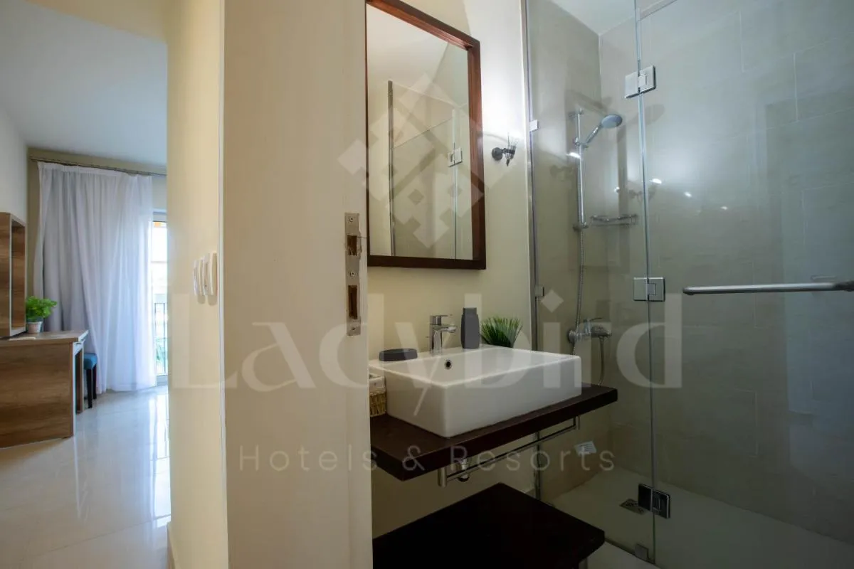 Image 1 of Ladybird – Veranda Skyline